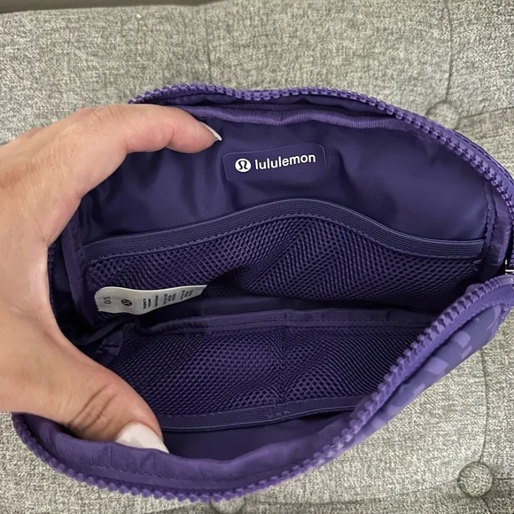 Lululemon Everywhere Belt Bag 1L Wobbley Wordmark Atomic Purple Petrol NWT - Picture 7 of 7